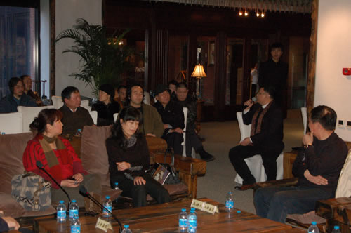 文文武介绍亚洲艺术博览会