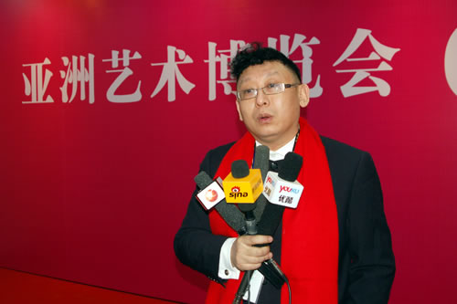 策展人文文武接受多家媒体采访